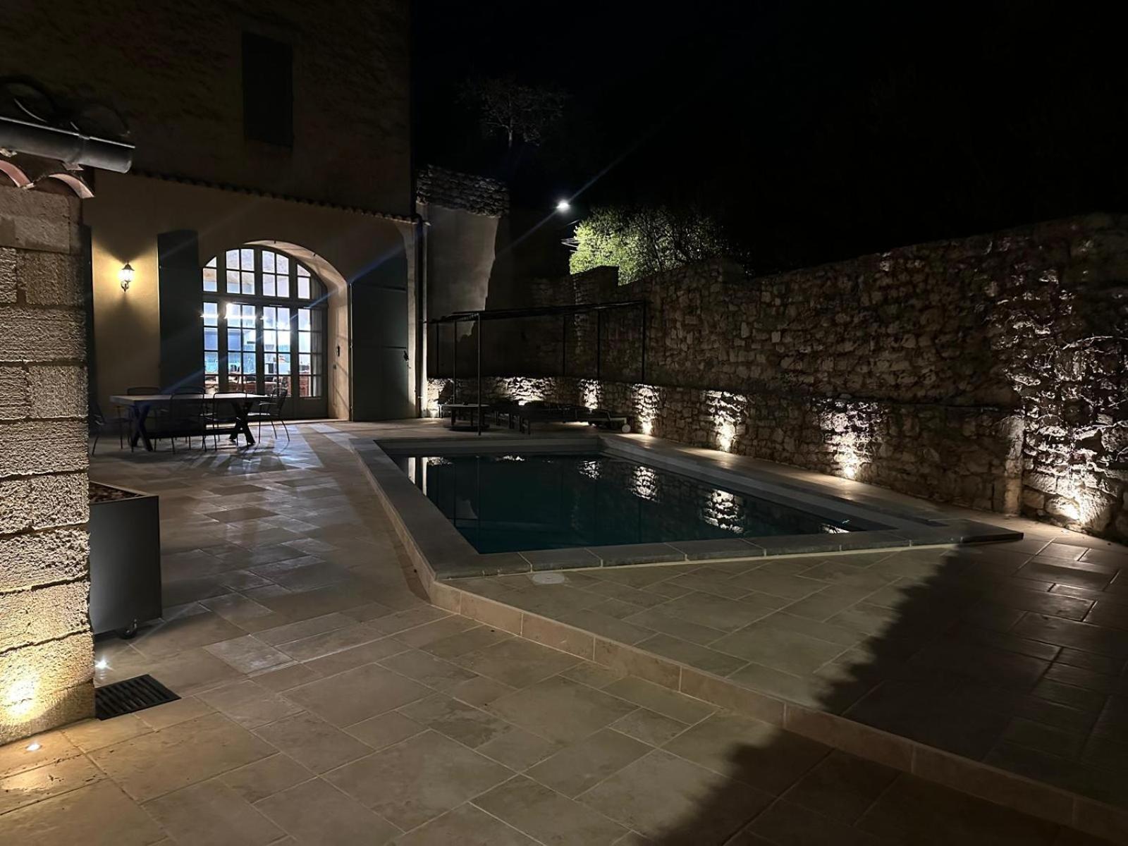 Appartement Avec Piscine Privee Dans Residence Pour 6 Personnes Uzes Exterior photo